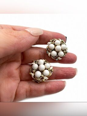 Charel Silver Tone White & Aurora Borealis MCM Clip On Earrings Vintage